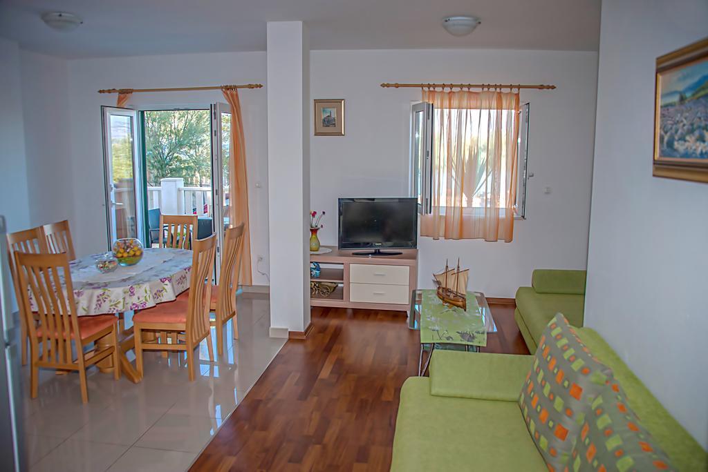 Apartment Brac Sutivan Extérieur photo